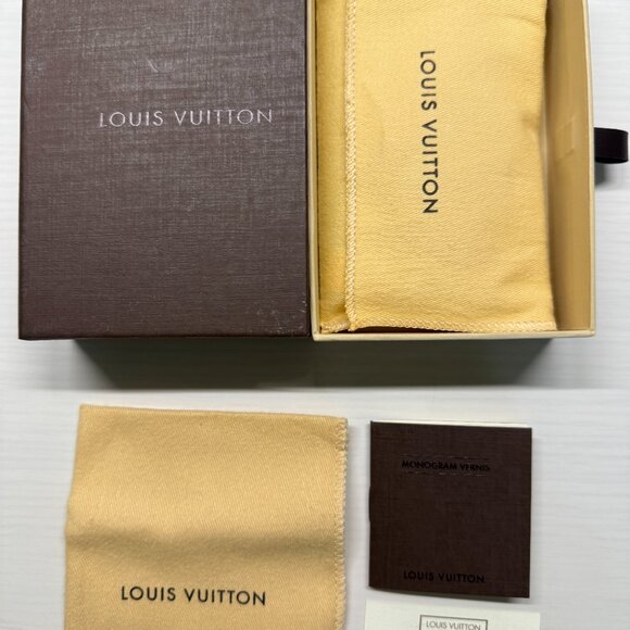 Louis Vuitton Vernis Monogram  6 Key Holder - Amarante